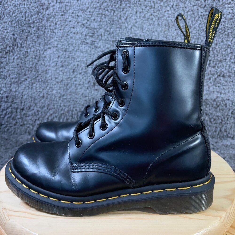 Dr Martens Combat Boots Womens Size 7 Smooth Black Leather 1460 Lug Sole 8 Eye